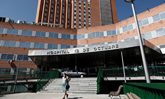 Entrada del Hospital 12 de Octubre en Madrid. | EFE