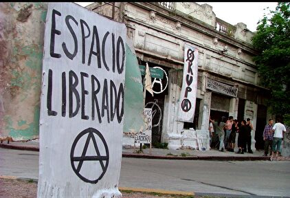 Cartel pro okupa | Flickr/CC/Libertinus