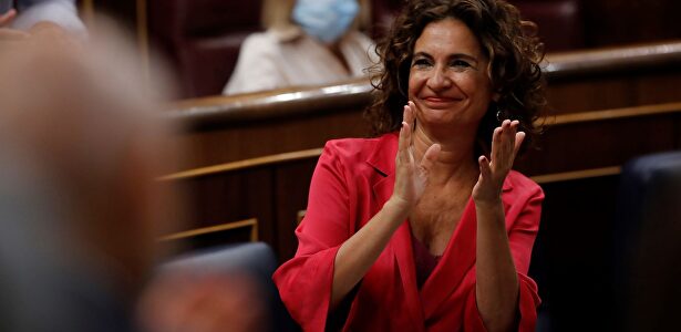  La ministra de Hacienda y portavoz del Gobierno, María Jesús Montero, durante el pleno del Congreso celebrado el pasado jueves | EFE