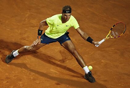Nadal arrolla a Carreño en su regreso a la competición. | EFE