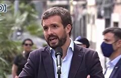 Casado propone a Iglesias: "Deje vivir en el jardín de su casa a unos ocupas"