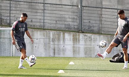 Hazard y Luka Jovic, en uno de los últimos entrenamientos del Real Madrid | EFE