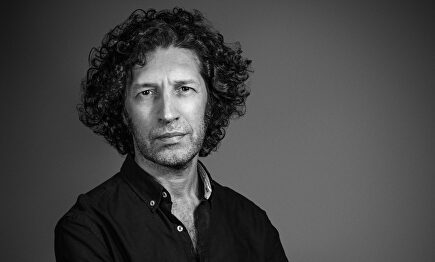 El escritor y periodista Javier Menéndez Flores | Margarita Banon / Planeta