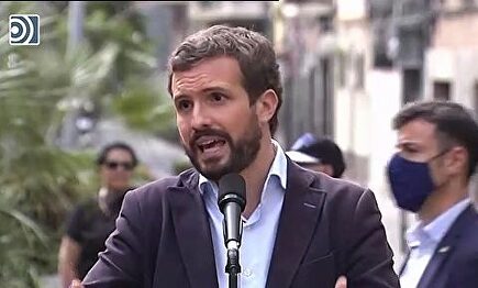 Casado propone a Iglesias: "Deje vivir en el jardín de su casa a unos ocupas"