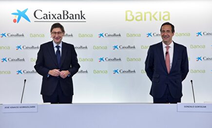 José Ignacio Goirigolzarri y Gonzalo Gortázar, en la comparecencia para dar cuenta de la fusión CaixaBank  | EFE