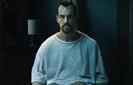 Mario Casas sorprende con su primer malo en el cine