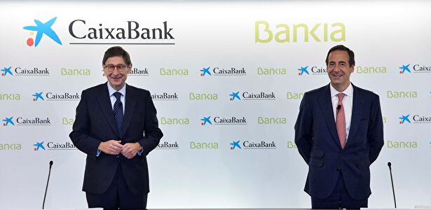 José Ignacio Goirigolzarri y Gonzalo Gortázar, en la comparecencia para dar cuenta de la fusión CaixaBank  | EFE