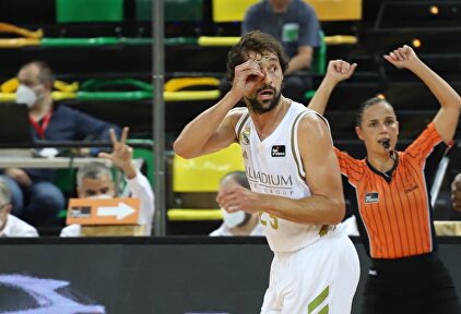 Carroll y Llull dirigen el estreno victorioso del Real Madrid | Real Madrid