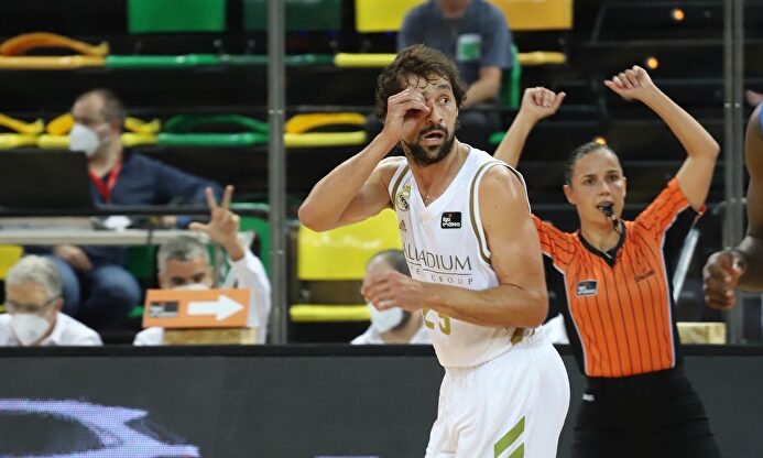 Carroll y Llull dirigen el estreno victorioso del Real Madrid | Real Madrid