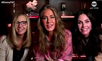 Courteney Cox y Lisa Kudrow apoyan a Jennifer Aniston en los Emmys 2020 | Twitter