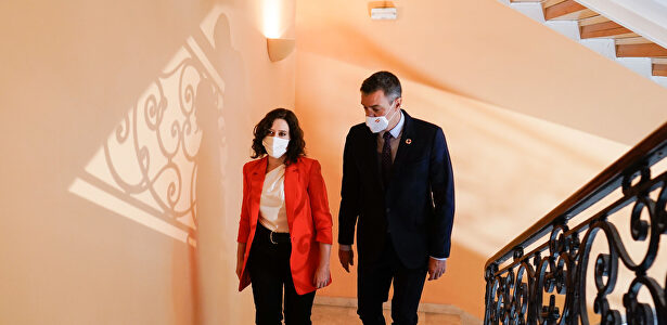 Ayuso y Sánchez en su reunión de este lunes en la Puerta del Sol. | CAM