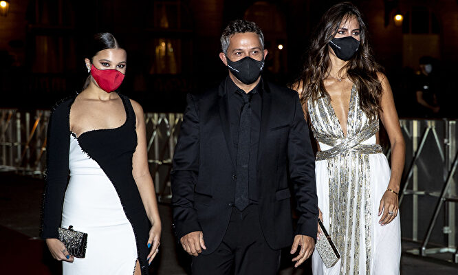 Manuela Sanz eclipsa a su padre en su primera alfombra roja