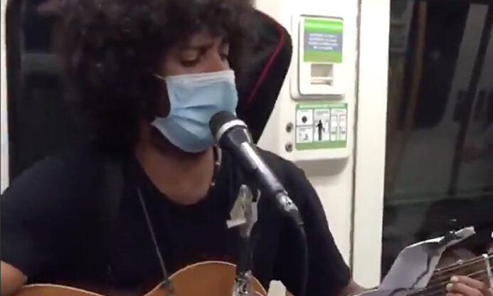 La genial canción de un cubano en el Metro de Madrid: "Entre tanto comunista y separatista se han cargado la nación"