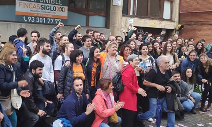 Sindicato de Llogaters manifestándose frente al piso de Esther Argerisch  | Twitter