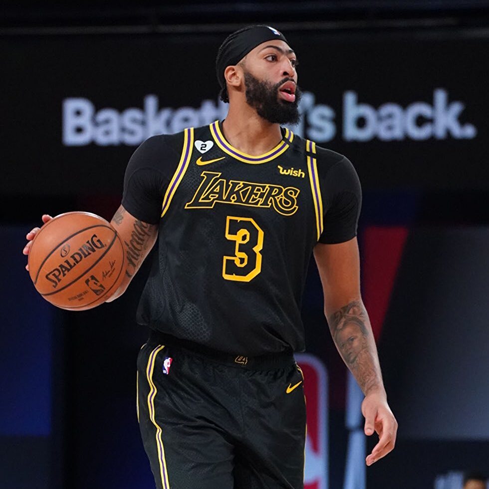 El espectacular triple ganador de Anthony Davis para poner a los Lakers