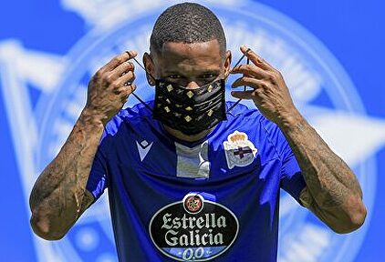 Mascarillas, imprescindibles para hacer deporte | EFE