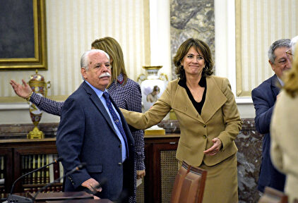 Dolores Delgado y Luis Navajas el día en que la primera asumía el cargo de Fiscal General del Estado. | Europa Press
