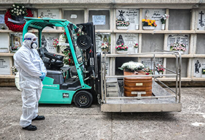 Entierro en un cementerio de Málaga el pasado mes de abril. | Cordon Press