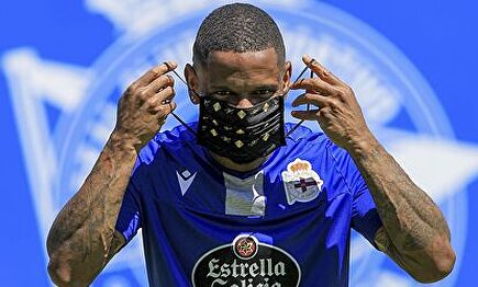 Mascarillas, imprescindibles para hacer deporte | EFE