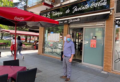 Jacinto, ante su negocio La Taberna de Jacinto | LD