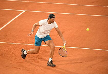 Rafa Nadal durante un entrenamiento en Roland Garros. | Cordon Press