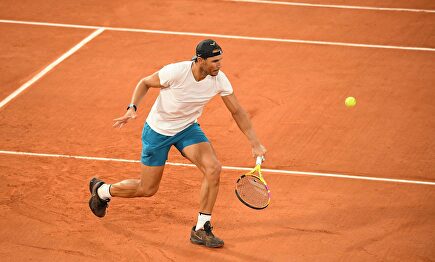 Rafa Nadal durante un entrenamiento en Roland Garros. | Cordon Press