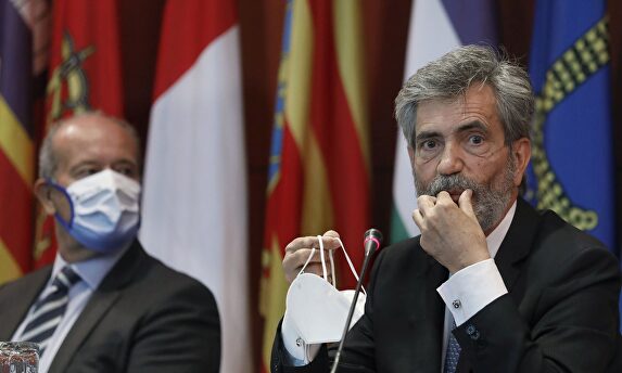 El presidente del Tribunal Supremo y del Consejo General del Poder Judicial, Carlos Lesmes, acompañado por el ministro de Justicia del Gobierno, Juan Carlos Campo. | EFE