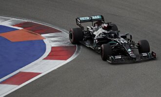 Hamilton vuelta en Sochi y Sainz saldrá sexto.  | EFE