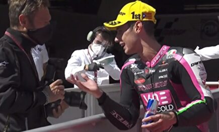 La gorra amarilla de Dunlop con la estelada bordada | Twitter