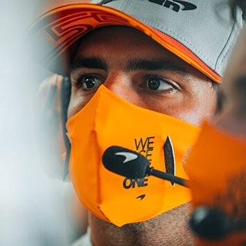 Sainz, retirado en la primera vuelta de Rusia por un accidente. | McLaren