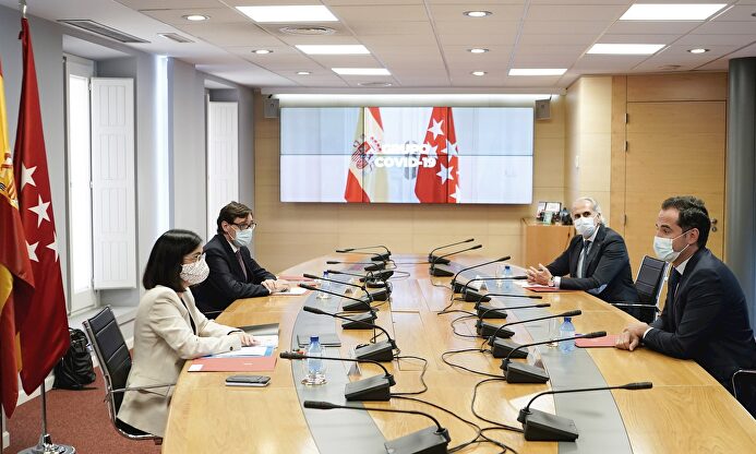 Reunión, el pasado lunes, del vicepresidente de Madrid, Ignacio Aguado, el consejero de Sanidad, Enrique Ruiz Escudero, y los ministros de Sanidad y Política Territorial, Salvador Illa y Carolina Darias. | EFE