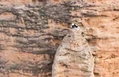 Aparatoso rescate aéreo de una escaladora herida atrapada en una pared vertical en Huesca