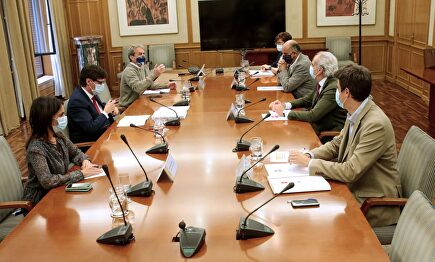 Salvador Illa junto a Fernando Simón, reunido con el consejero de Sanidad de la Comunidad de Madrid, Enrique Ruiz Escudero. | EFE