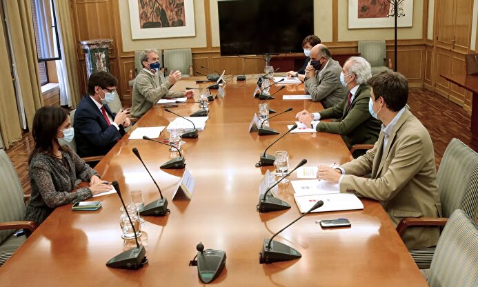 Salvador Illa junto a Fernando Simón, reunido con el consejero de Sanidad de la Comunidad de Madrid, Enrique Ruiz Escudero. | EFE