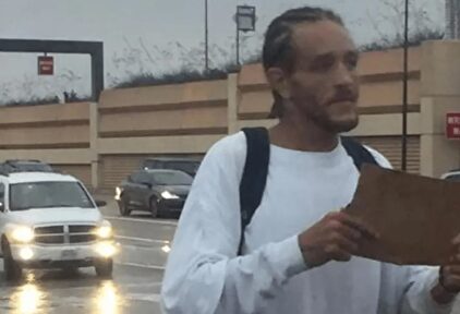 Delonte West, pidiendo en la calle. | Instagram