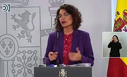 Montero se desmarca del ataque de Iglesias al rey Felipe VI 