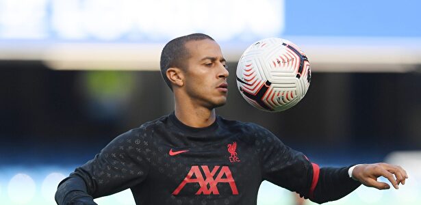 Thiago Alcántara, en un entrenamiento con el Liverpool. | EFE
