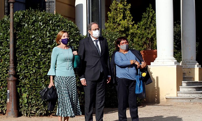 El expresidente de la Generalidad, Quim Torra, con Carme Forcadell y Dolors Bassa. | EFE