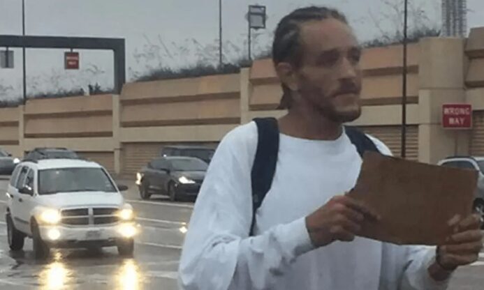 Delonte West, pidiendo en la calle. | Instagram
