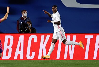 Vinicius celebra su gol al Real Valladolid en el Di Stéfano. | EFE