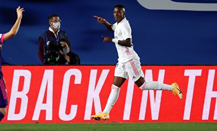 Vinicius celebra su gol al Real Valladolid en el Di Stéfano. | EFE