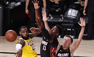LeBron y sus Lakers arrasan a los Heat y se llevan el primer triunfo de la gran final de la NBA