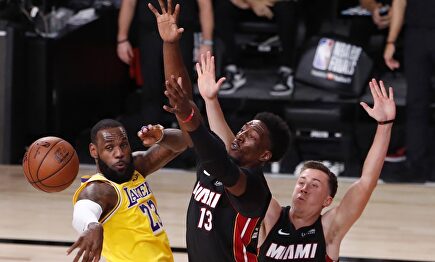 LeBron y sus Lakers arrasan a los Heat y se llevan el primer triunfo de la gran final de la NBA