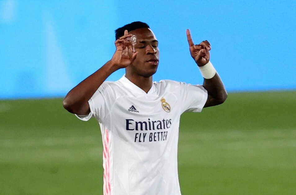 No me chilléis con Vinicius, que yo no le veo - El penúltimo raulista vivo Vinicius celebra su gol al Real Valladolid en el Di Stéfano.