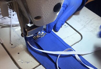 Fábrica de mascarillas de tela. | Europa Press