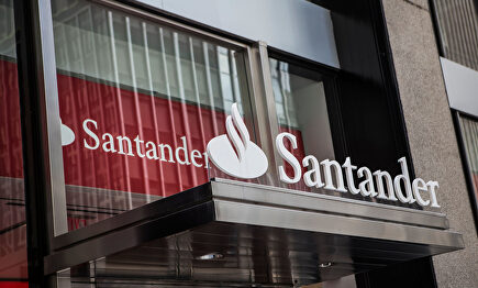 Con la nueva cuenta de Santander, se cobrará 20 euros al mes a los clientes inactivos. | Alamy