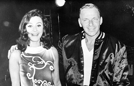 Raffaella Carrá y Frank Sinatra. | Cordon Press