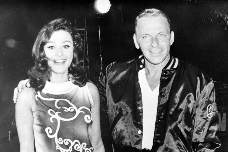 Sinatra - Las juergas de Frank Sinatra, Marilyn Monroe, Humphrey Bogart y Grace Kelly Raffaella-carra-frank-sinatra