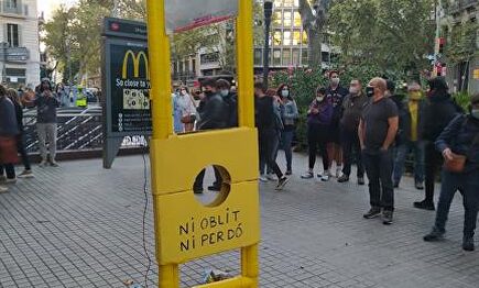 Guillotina de los CDR para 'ejecutar' al Rey. | Europa Press