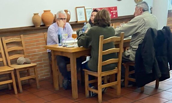 Garzón y Delgado en el restaurante El Palancar (Extremadura). | Libertad Digital